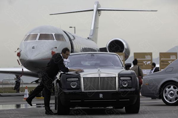 2025年01月30日:2024年亿万富翁的财富飙升至“难以想象”的水平 乐施会预测10年内将出现5个万亿富翁